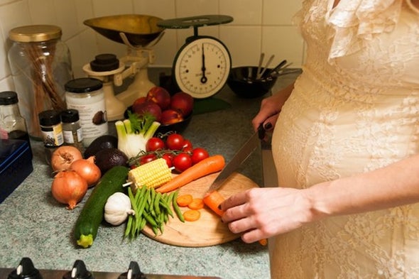 النظام الغذائي للمرأة الحامل يؤثر على وزن الطفل حتى فترة المراهقة