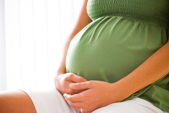 هل تنتقل عدوى «كورونا» من الأم إلى الجنين في أثناء الحمل؟