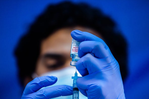 اقتران الإصابة بـ«كوفيد» مع تلقي التطعيمات يوفر مناعةً طويلة الأمد