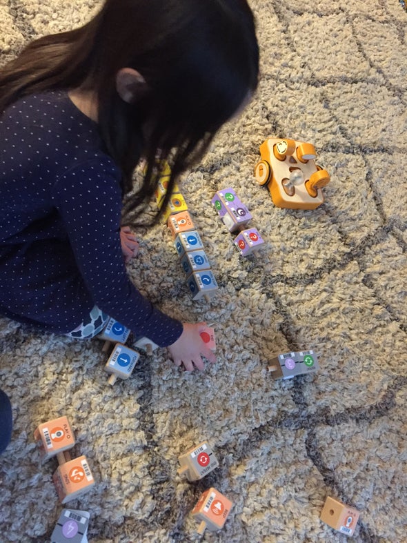 Connecting Kindergartners and Coding without a Screen in the World of Unstructured Play