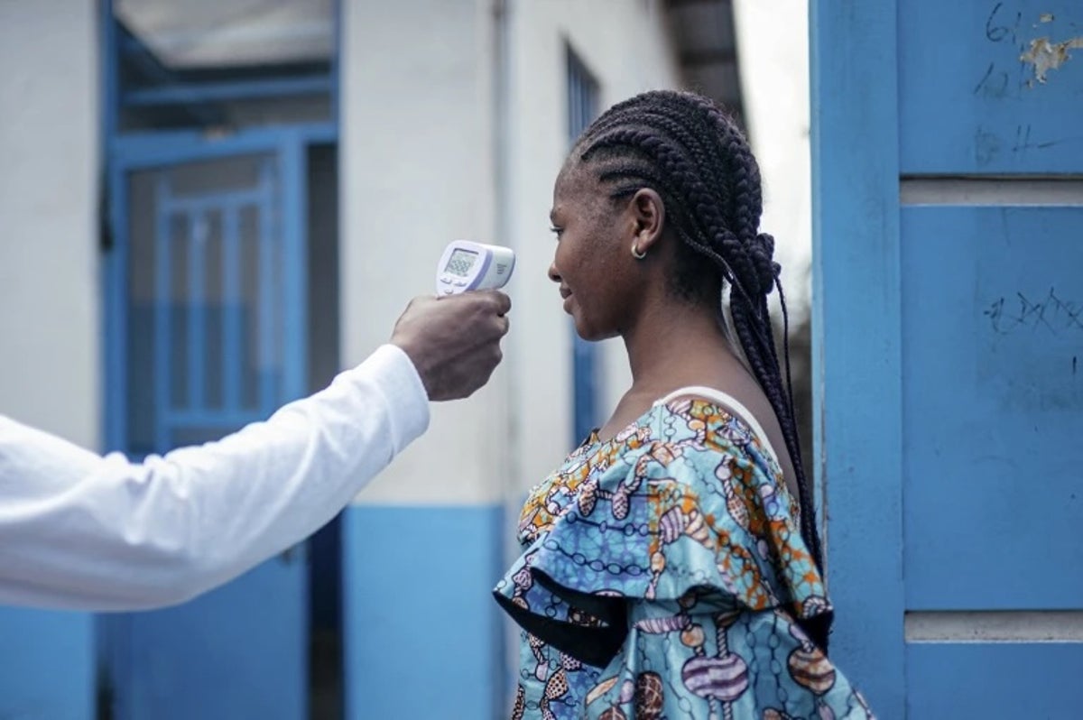 Scientists race to develop Ebola drugs as outbreak surges