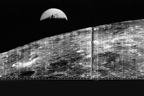 Lunar Orbiter 1’s image of Earth.