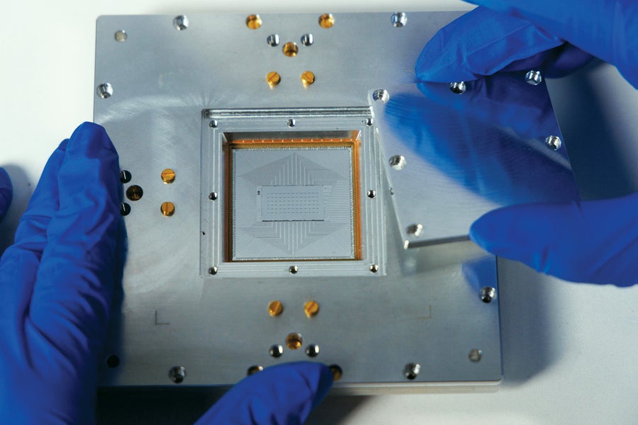A sqaure-shaped silver processor for the Chuang-tzu 2.0 quantum computer.