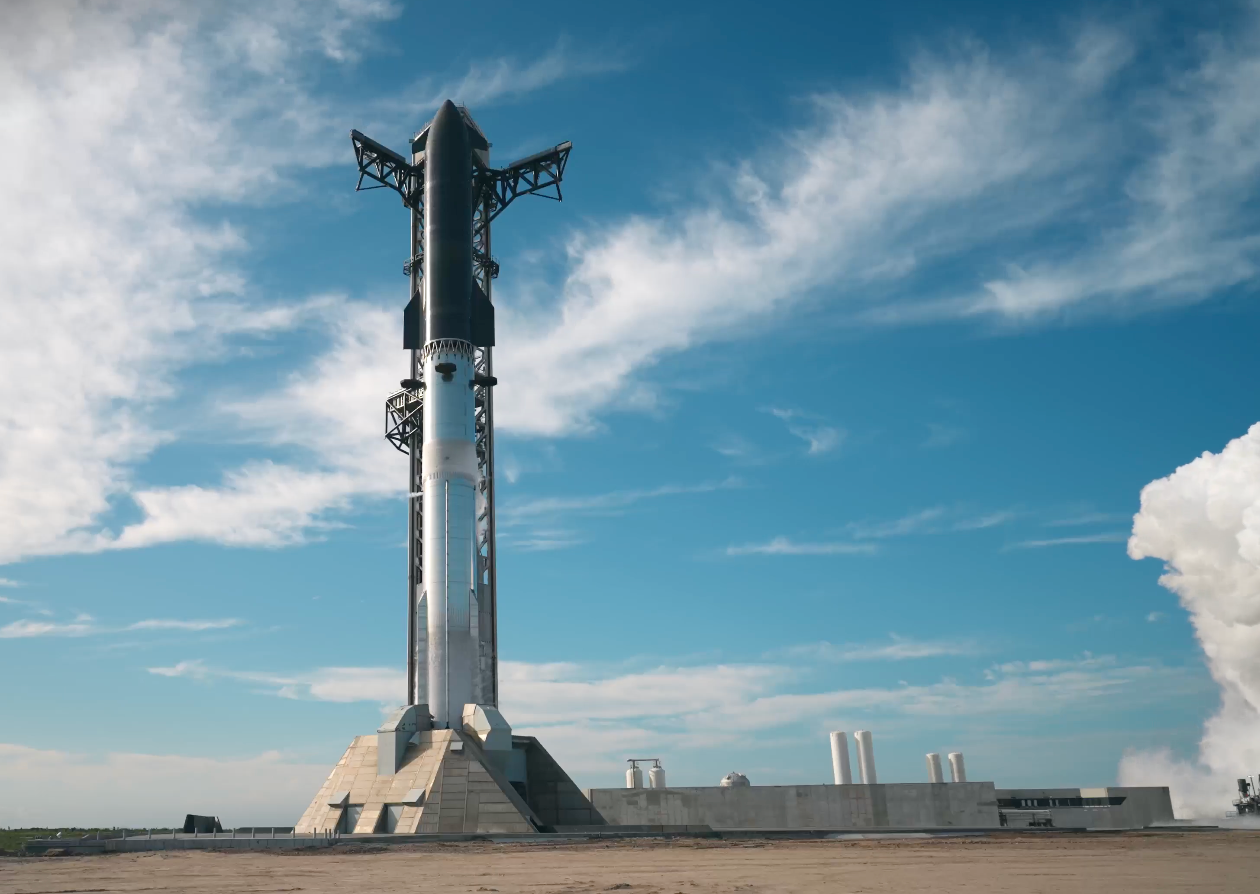 Starship fully stacked on the launchpad at Starbase.