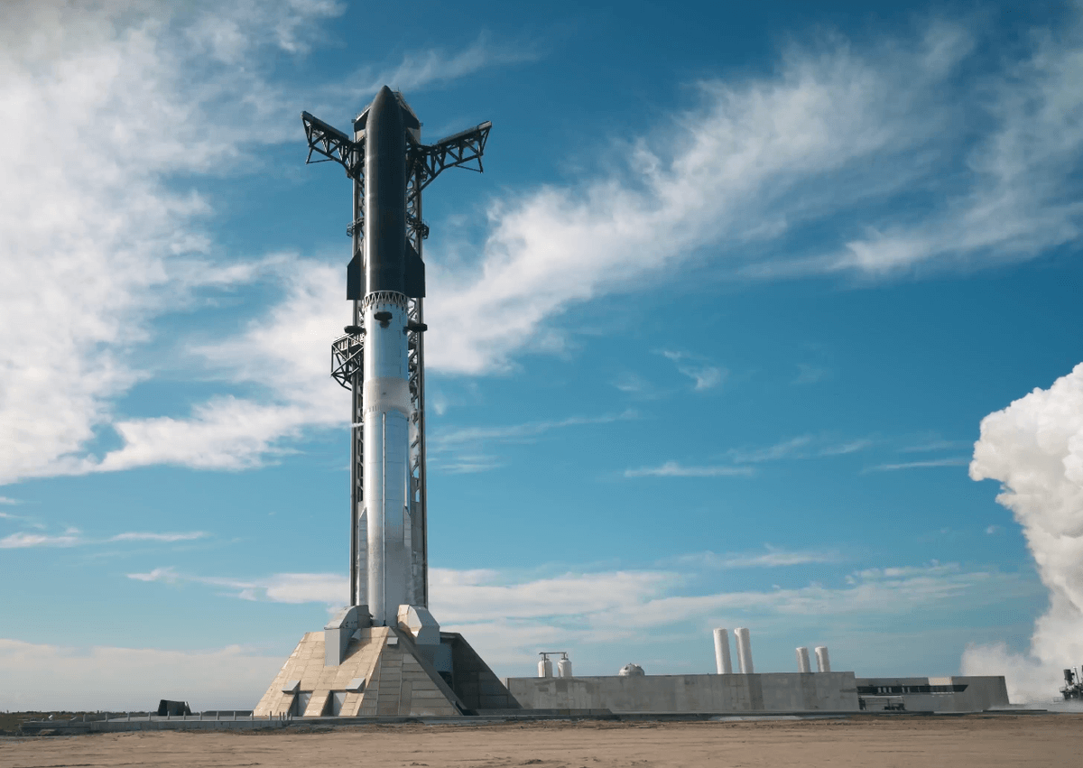 Starship fully stacked on the launchpad at Starbase.