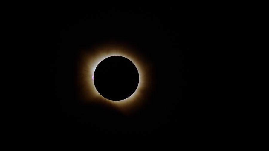 A black sky with the sun showing total eclipse by the moon