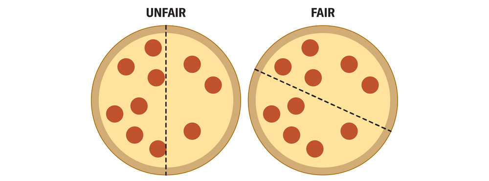 La pizza está dividida en dos por una línea y luego por otra.
