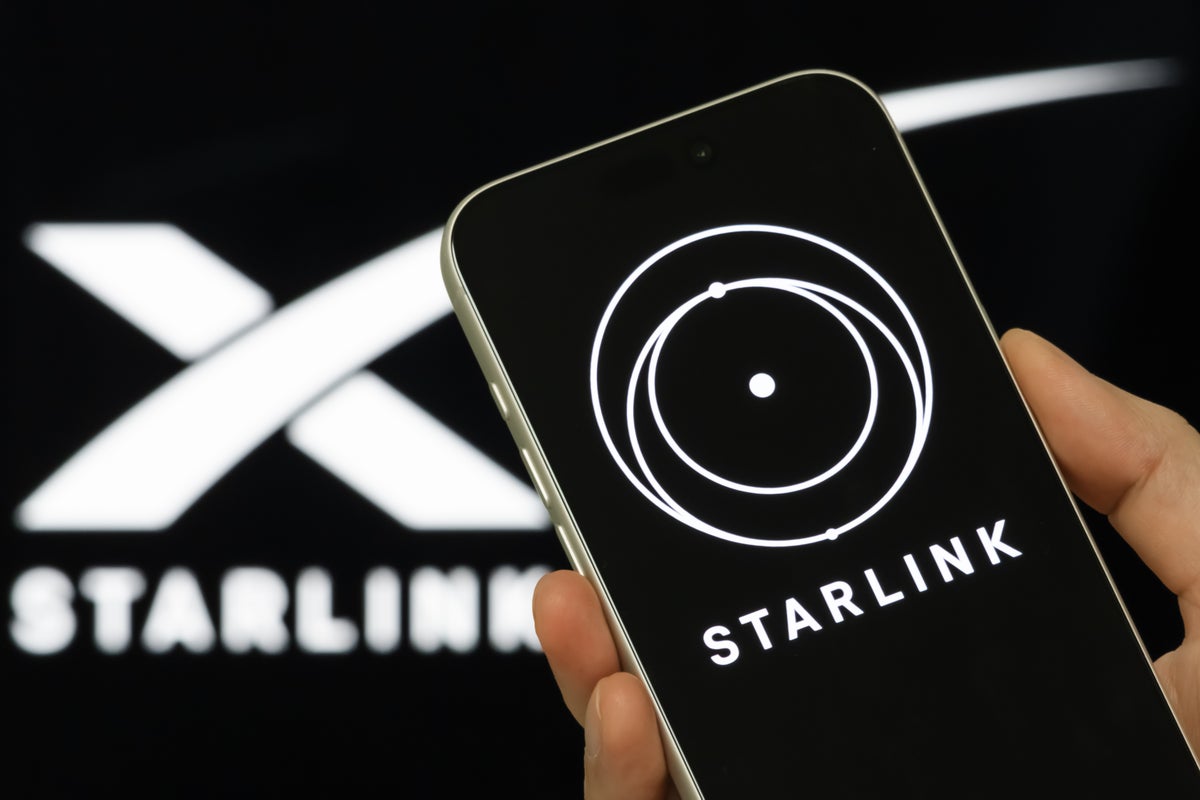 Starlink Logo Shown On Smartphone With SpaceX Branding In Background
