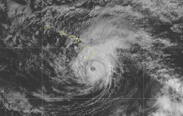 Lala nears Hawaii.