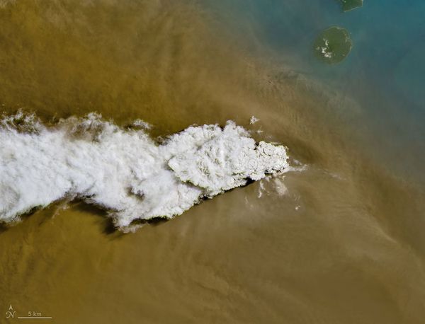 A bird’s-eye view of Anak Krakatau’s eruption.