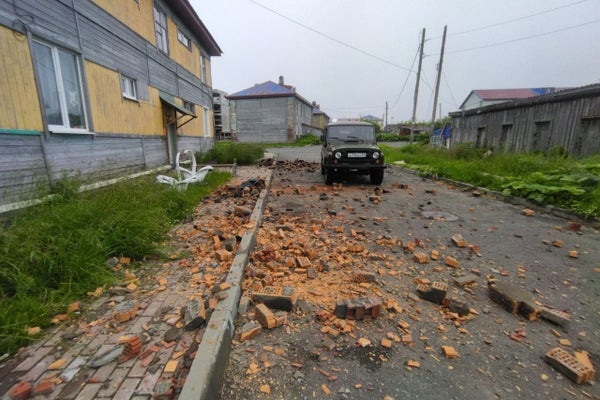 Loose bricks and other earthquake damage