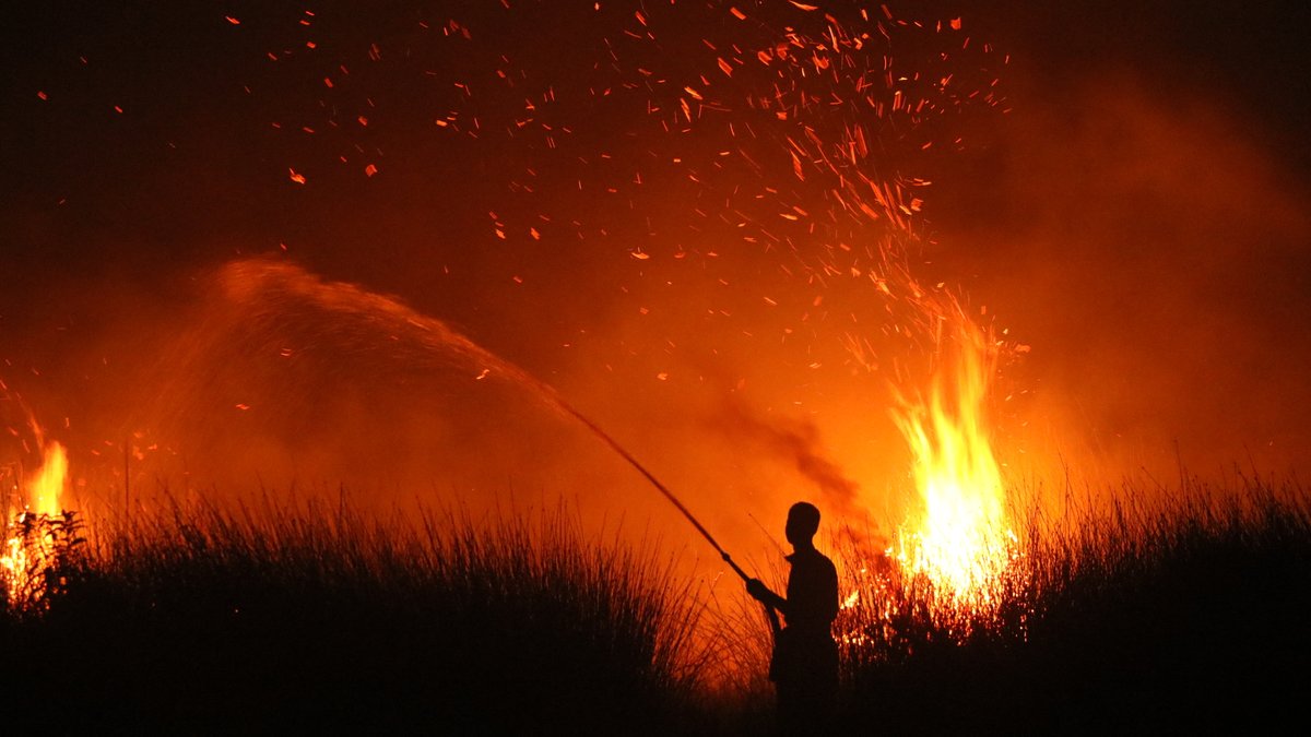 El Niño fuels wildfires in Indonesia, sickening some 100,000 people