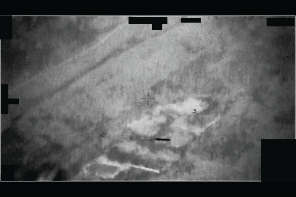 Fotograma de un vídeo que, según informó un operador militar estadounidense, mostraba UAP volando en su pantalla.