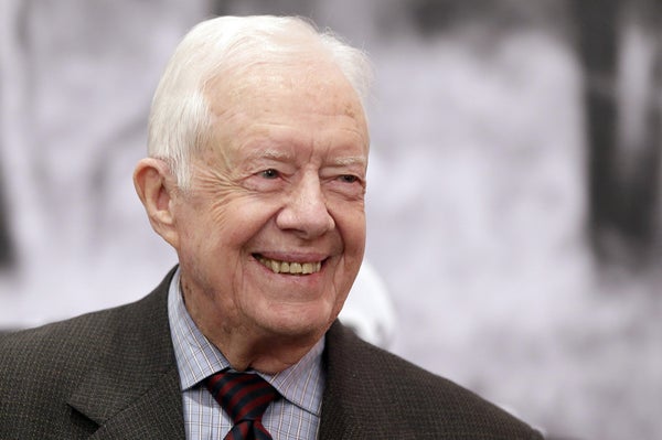 Jimmy Carter tersenyum di acara NYC