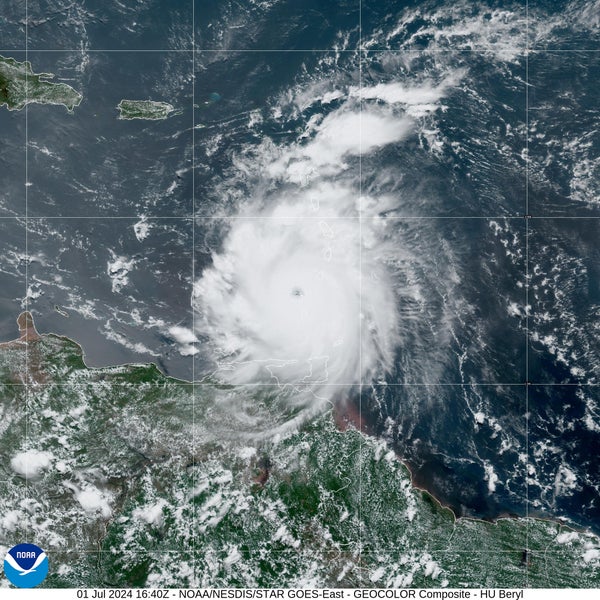Image satellite GeoColor de l'ouragan Beryl au-dessus des Caraïbes au 1er juillet 2024, 16h40Z
