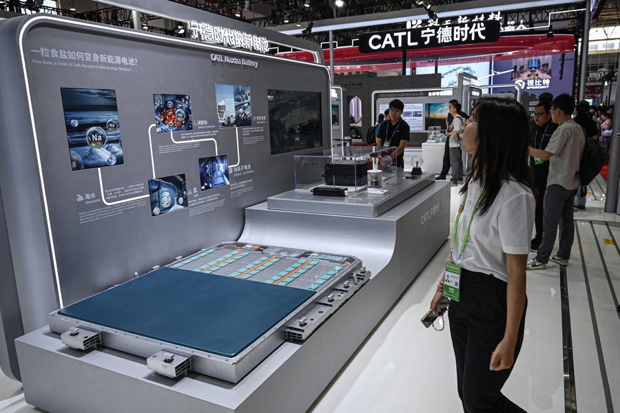 عرض Naxtra من CATL في معرض 2025 في بكين