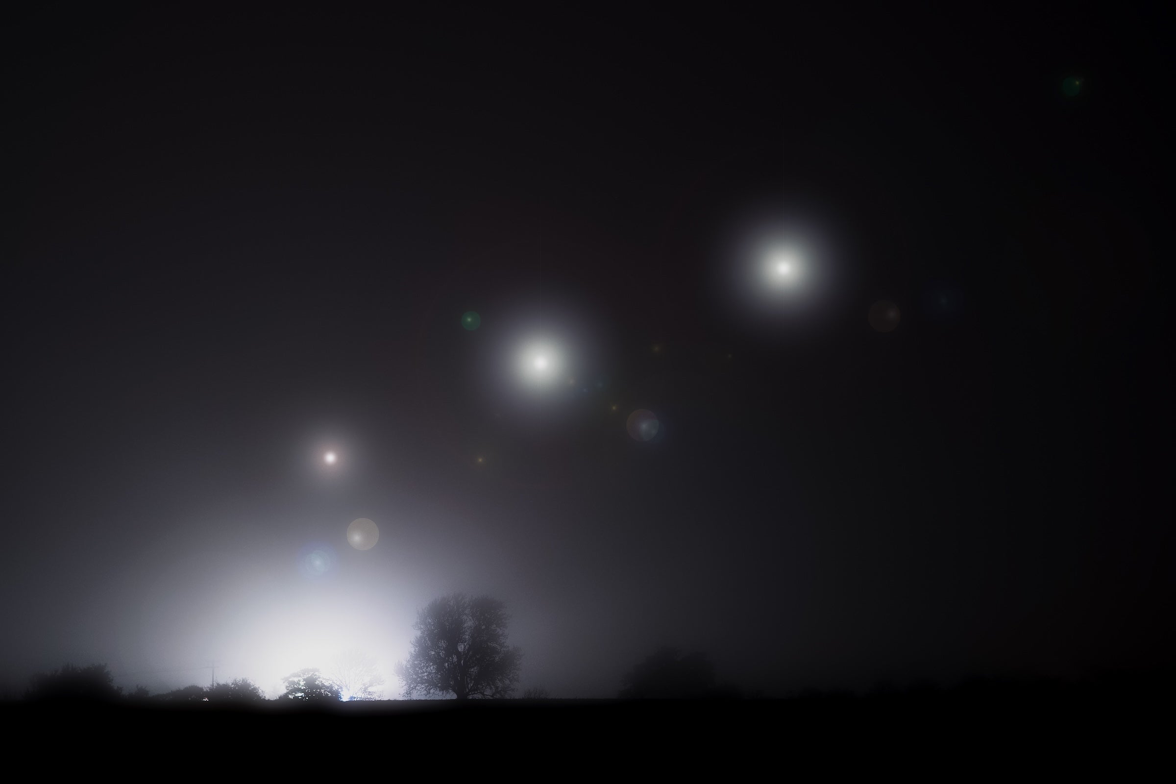 https://static.scientificamerican.com/dam/m/1ecd0865cb2774f7/original/GettyImages-1449923133-ufo-lights.jpeg?m=1761601484.7