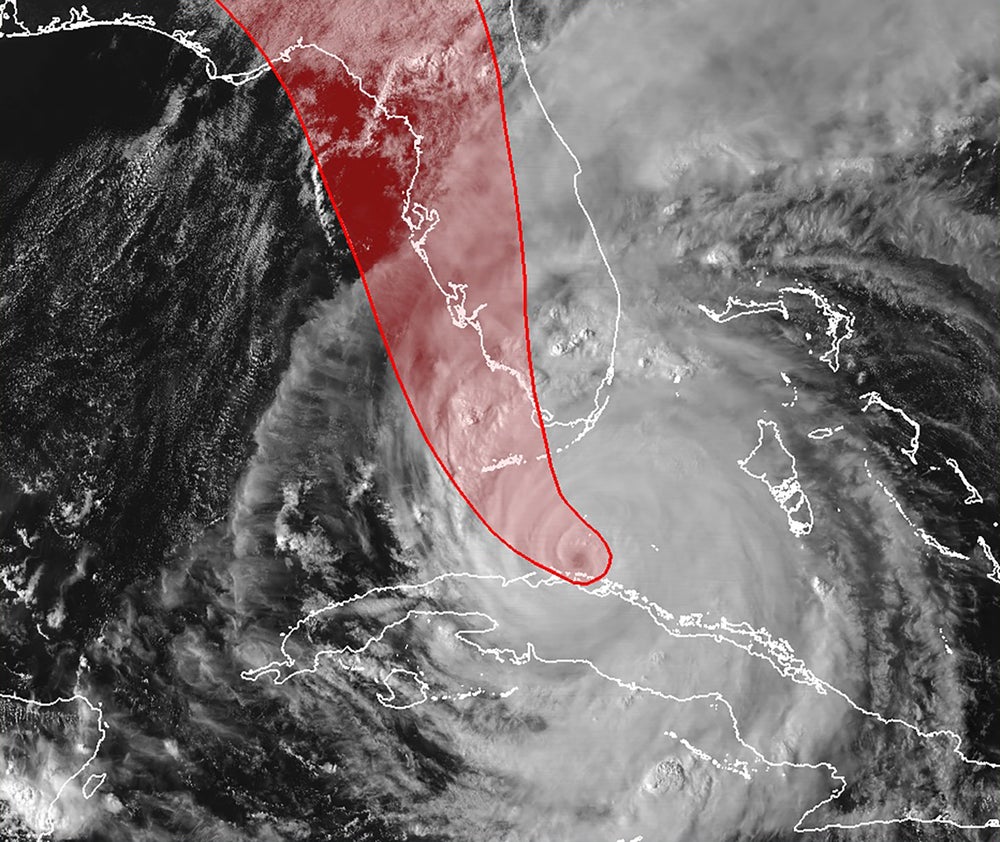 Imagen que muestra el cono de incertidumbre del huracán Irma desde el norte de Cuba, superpuesto en una imagen satelital de NOAA