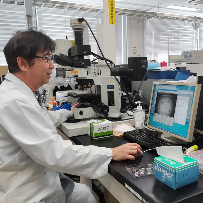 Mamoru Aizawa in his lab 