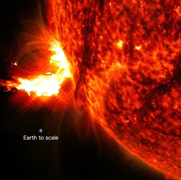 Strong Solar Flare Erupts from Sun