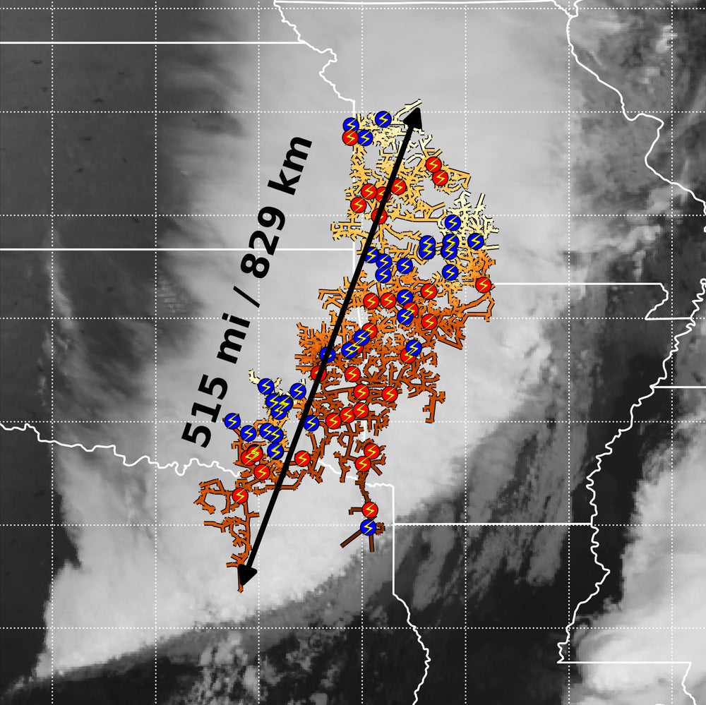 Mapeo de imágenes satelitales compuestas del récord de rayos Megaflash muestra su desarrollo con el tiempo