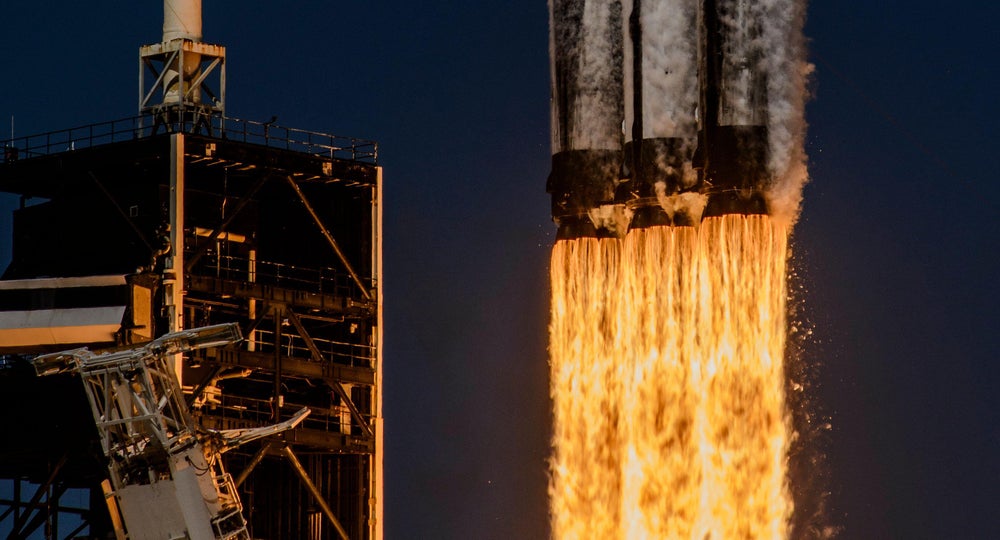 Lanzamiento del cohete SpaceX Falcon Heavy