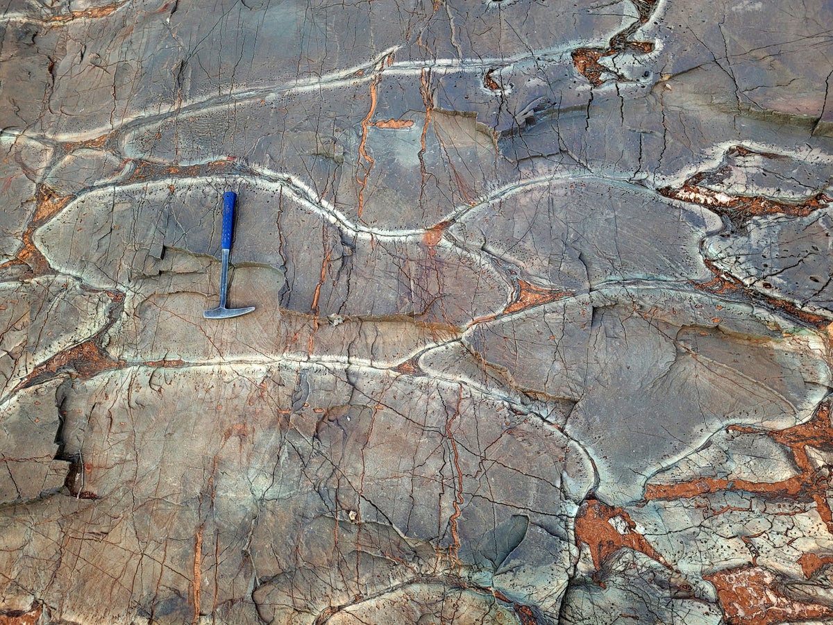 When did plate tectonics on Earth begin? New research finds some of the earliest clues