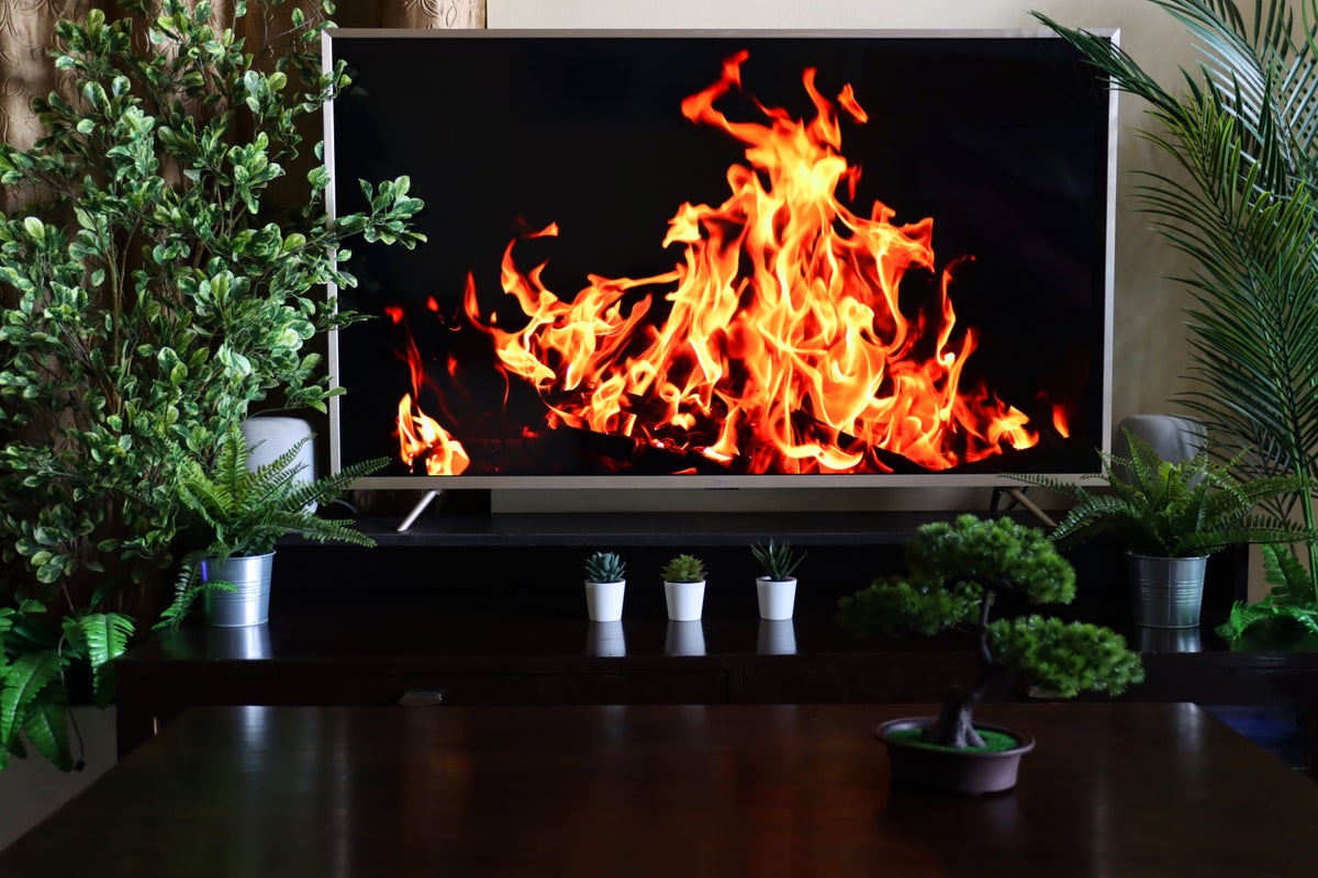 Try These Scientific Alternatives to a Yule Log this Holiday Season