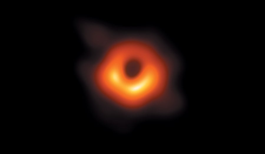 Image of black hole at center of M87