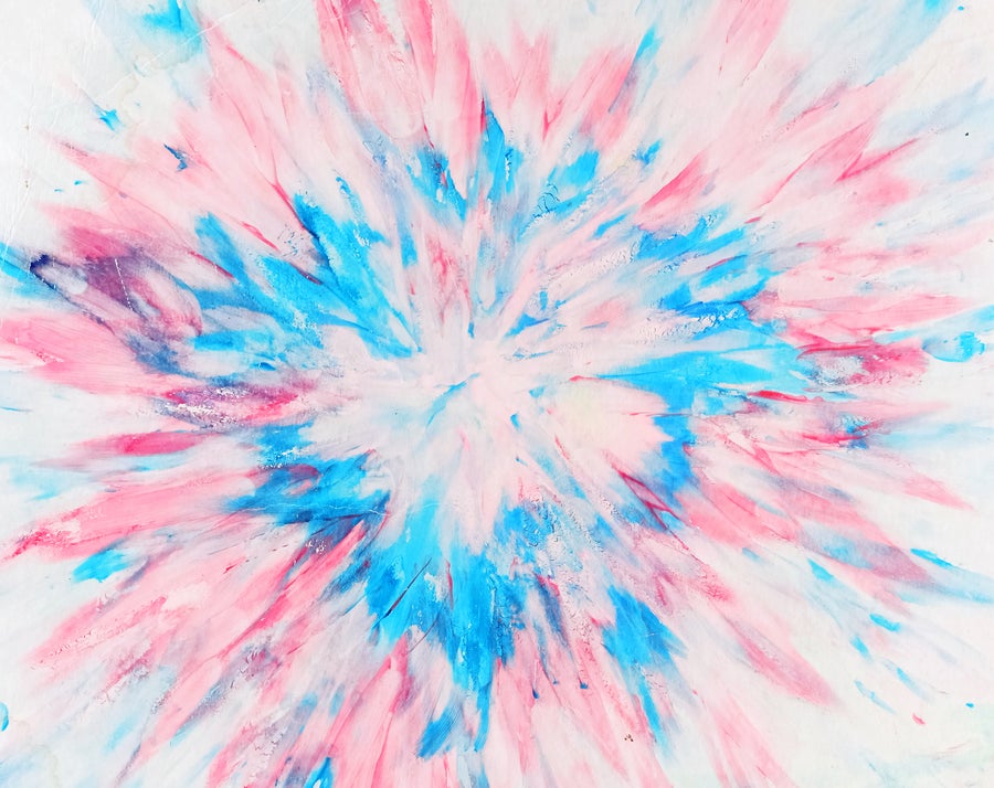 Pintura que transmitia aparência de sinestesia sexual com camadas variadas de cores azuis e rosa irradiando do centro