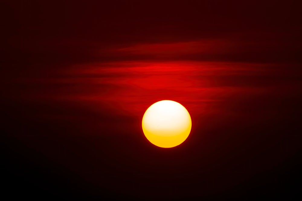 https://static.scientificamerican.com/dam/m/6d19f55df9235c32/original/Sun_red_sky_global_warming.jpg?m=1740507049.4&w=1000