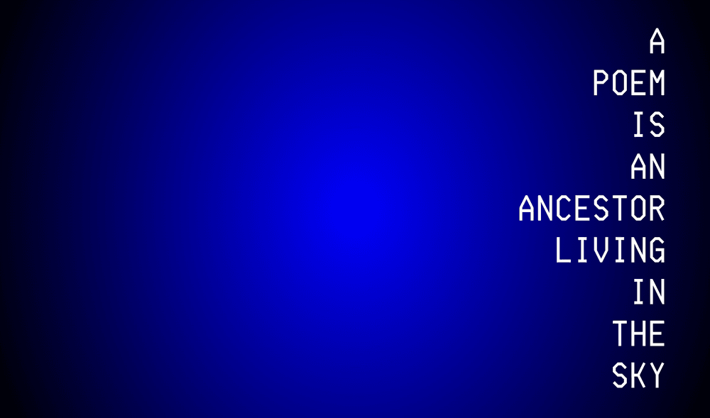 Diseño minimalista con un fondo azul intenso y sólido y texto blanco en mayúsculas alineado verticalmente en el lado derecho que dice: