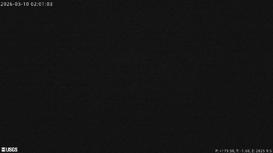 24-hour GIF of a live view of Kīlauea Caldera and Halemaʻumaʻu Crater