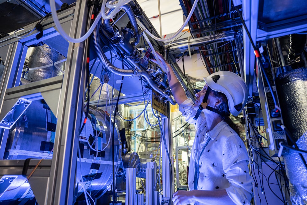 Física Barbara Latacz en el experimento base