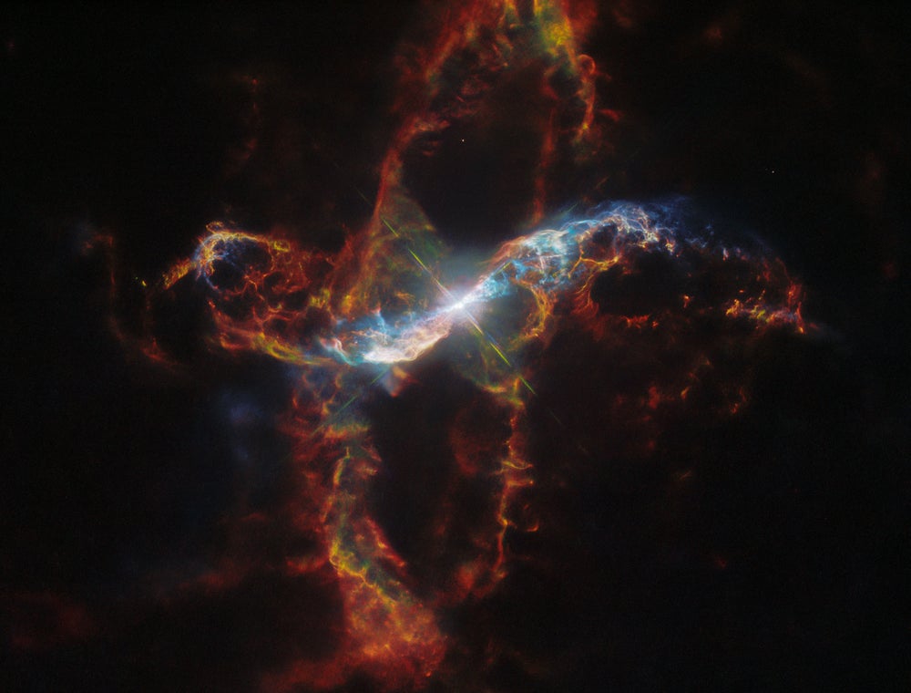 Un sistema estelar binario llamado R Aquarii sufre violentas erupciones que expulsan enormes filamentos de gas brillante