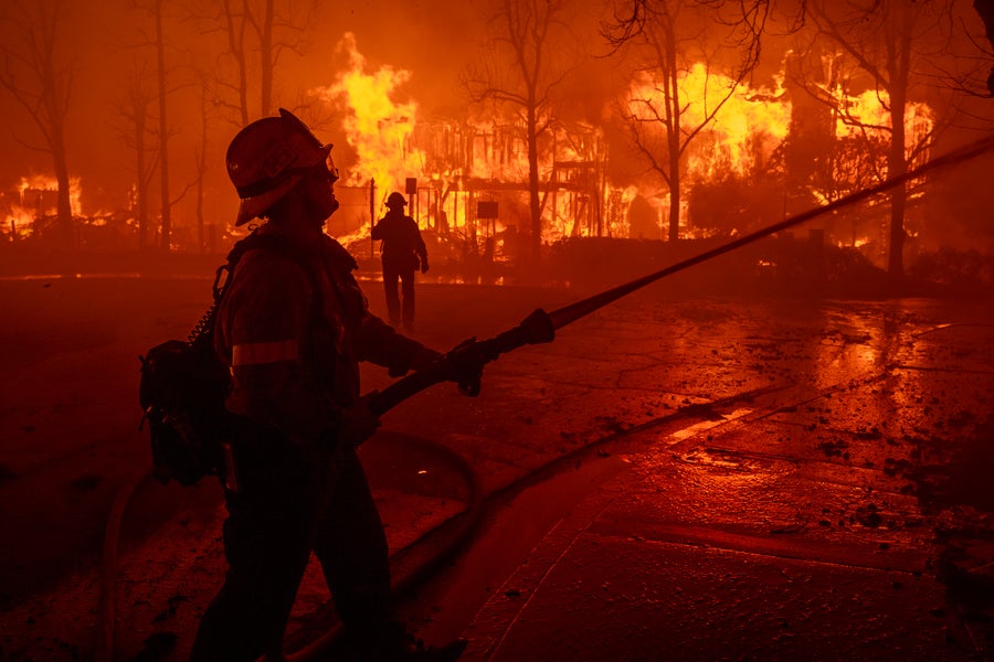 https://static.scientificamerican.com/dam/m/e053007cc2adcb5/original/firefighters_battle_the_eaton_fire_january_7_2025.jpg?m=1736529826.607&w=900