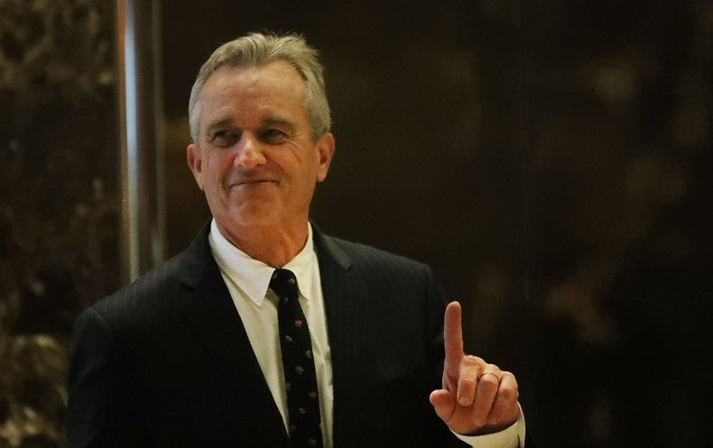 Trump pide al escéptico Robert Kennedy Jr. que lidere la comisión de revisión de vacunas de EE.UU. - Scientific American - Español