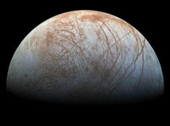 Cassini no encuentra indicios de actividad geológica en la luna Europa