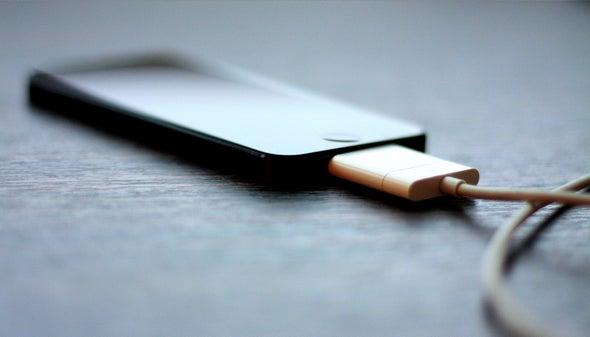 Crean una batería para teléfono inteligente recargable en un minuto