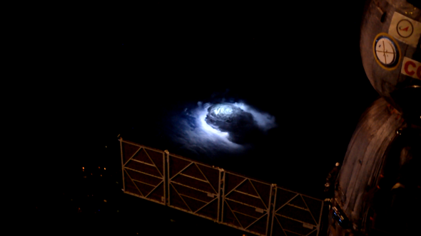 La Estación Espacial Internacional capta los esquivos chorros azules