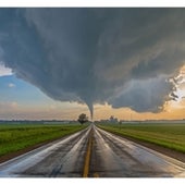 Categoría profesional: Un tornado se cruza en el camino, Reinbeck, Iowa.