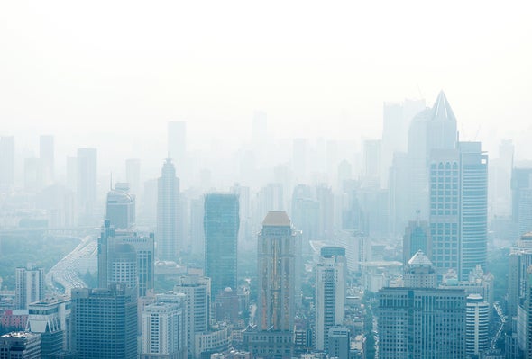Vuelve el esmog a China, pero autoridades de Pekín dicen que sus cielos están más limpios