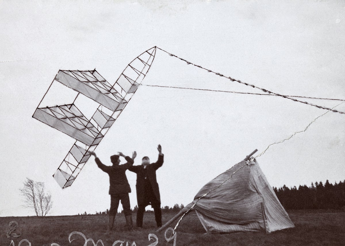 Bell kite composed of triangular sections