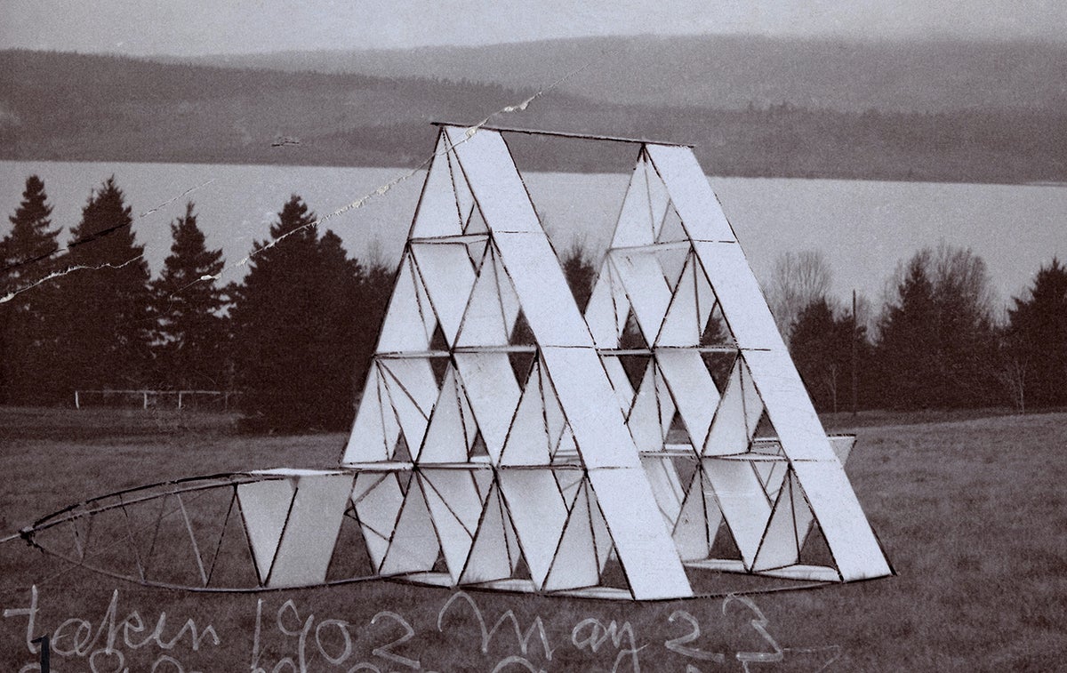 Bell team kite made of triangular cells