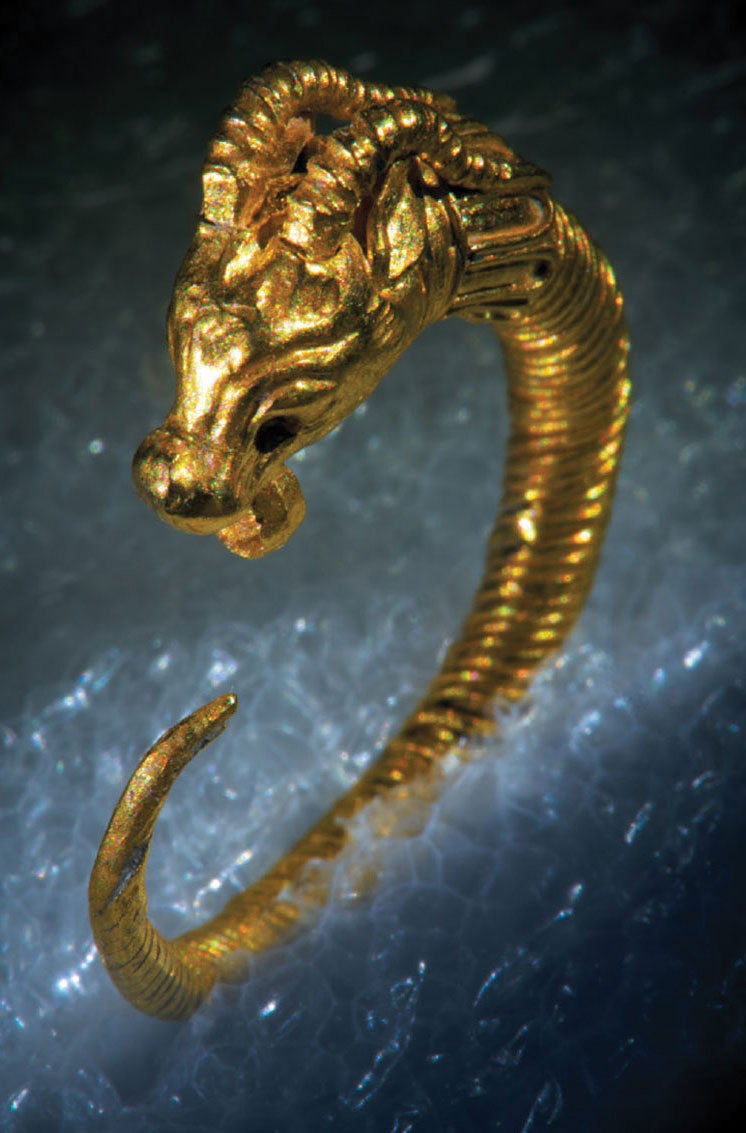 Gold earring from the Hellenistic era in the third century B.C.E.