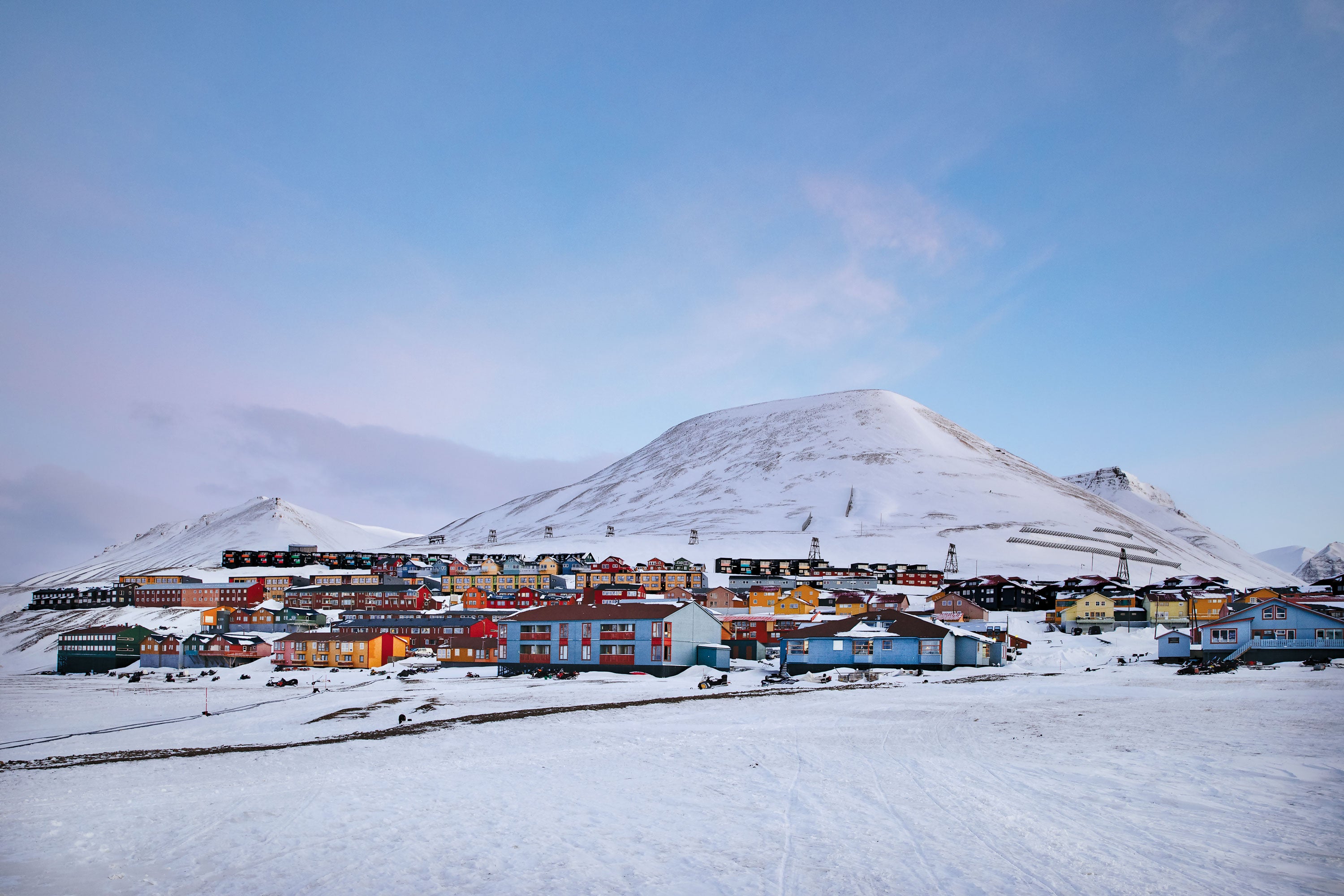 Panoramic view of SUKKERTOPPEN mountain.