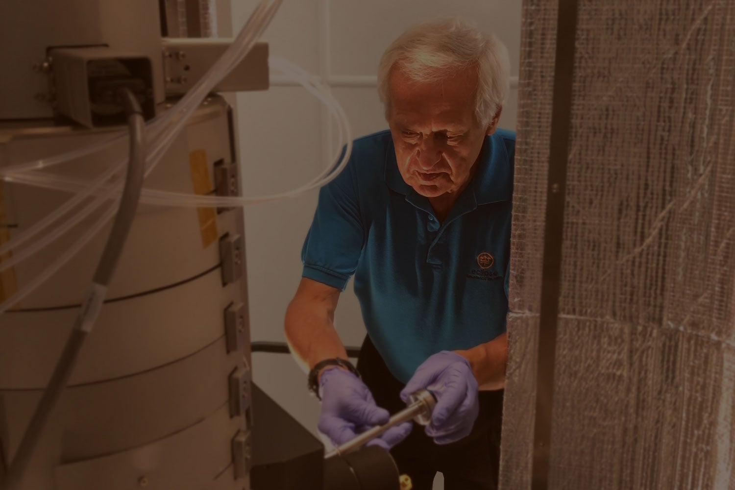 Ondrej Krivanek loading samples into the scanning transmission electron microscope