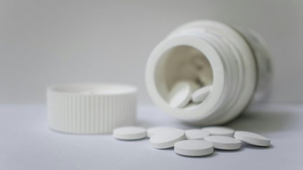 Doctors Prescribe Fewer Opioids After Learning of Patient Deaths - Scientific American