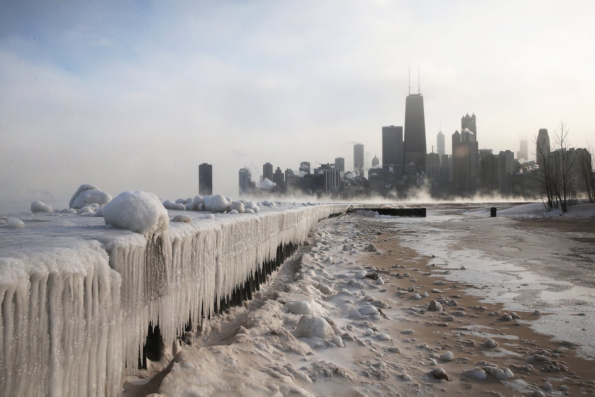 Lake Michigan Has Risen 4 Feet Since 2013, Swallowing Up Beaches - Uptown -  Chicago - DNAinfo