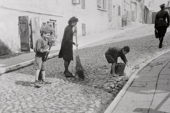 World War II's Warsaw Ghetto Holds Lifesaving Lessons for COVID-19